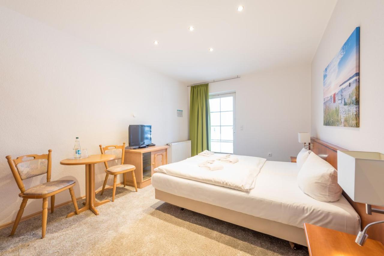 Hotel Koenigslinie ซาสนิทซ์ ภายนอก รูปภาพ