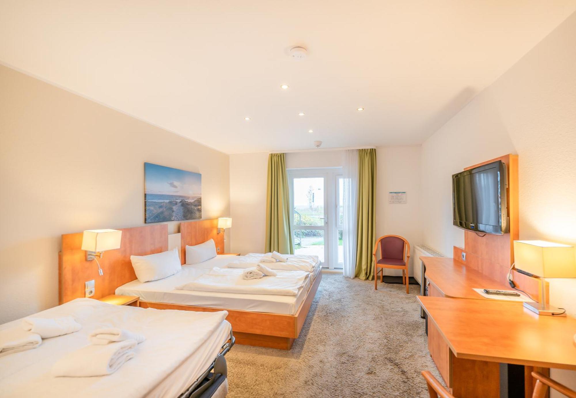 Hotel Koenigslinie ซาสนิทซ์ ภายนอก รูปภาพ