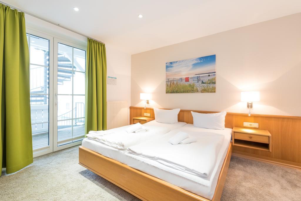 Hotel Koenigslinie ซาสนิทซ์ ภายนอก รูปภาพ