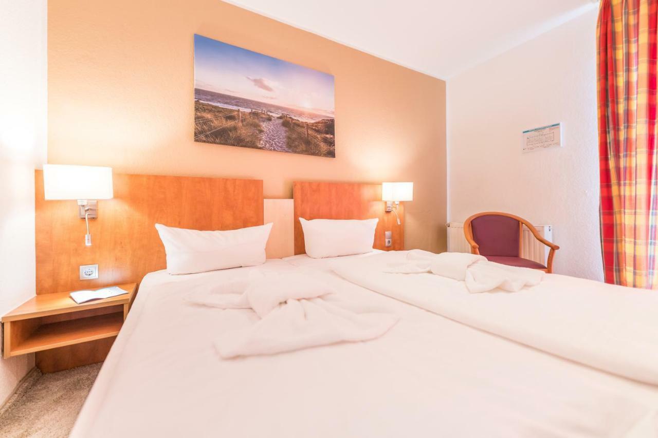 Hotel Koenigslinie ซาสนิทซ์ ภายนอก รูปภาพ